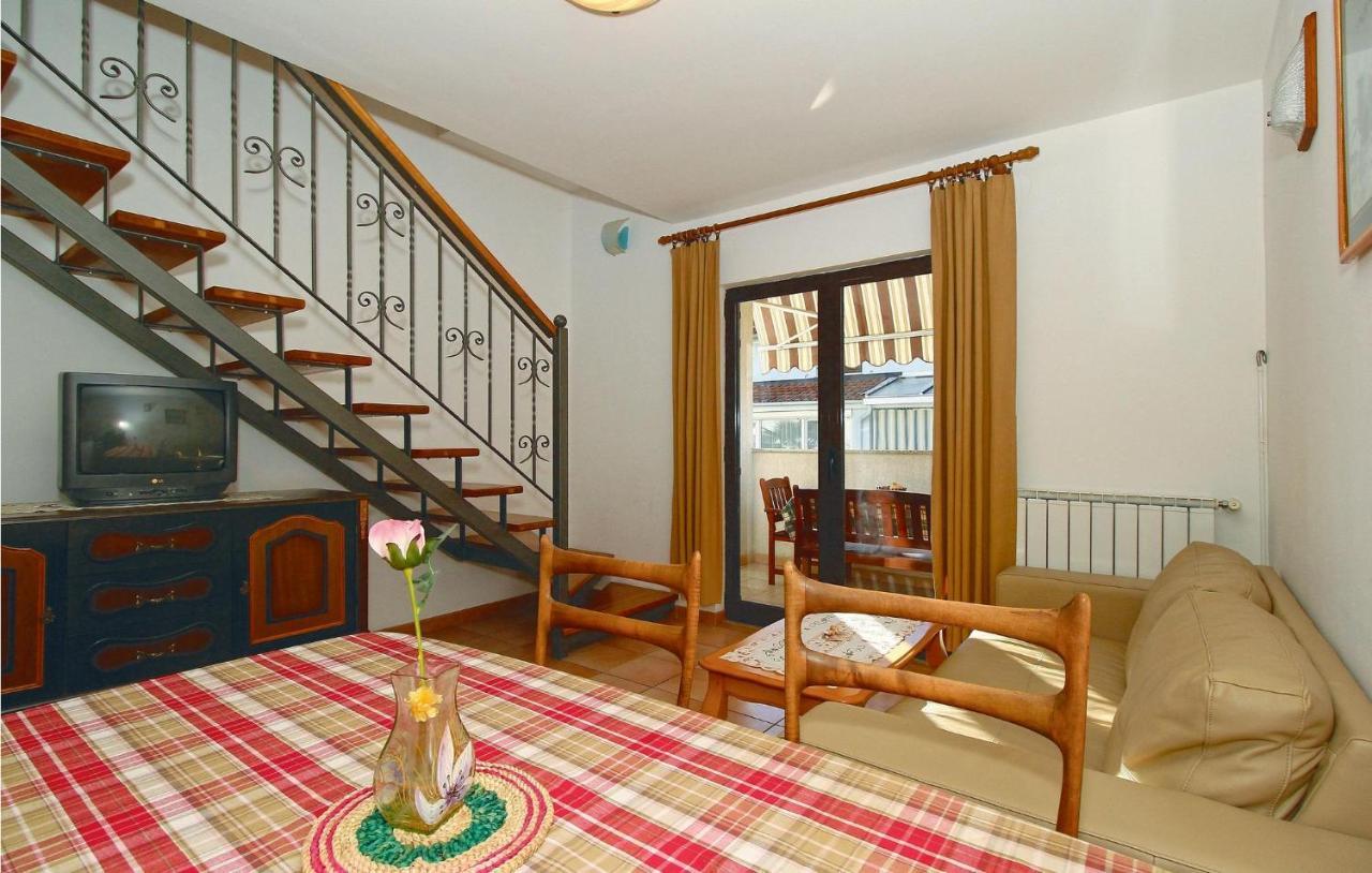 Awesome Apartment In Porec With Kitchen Buitenkant foto