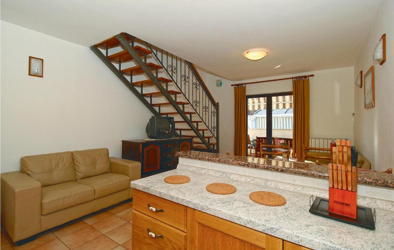 Awesome Apartment In Porec With Kitchen Buitenkant foto