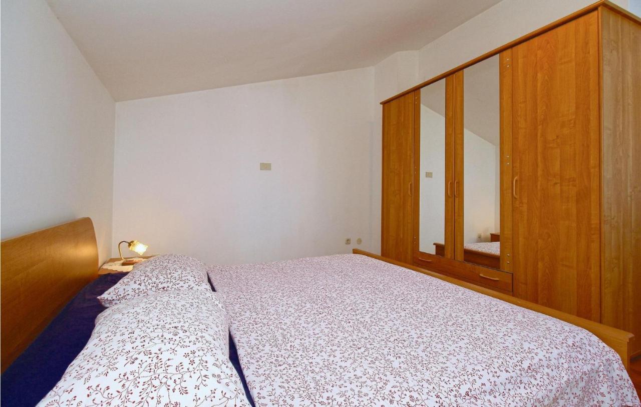 Awesome Apartment In Porec With Kitchen Buitenkant foto