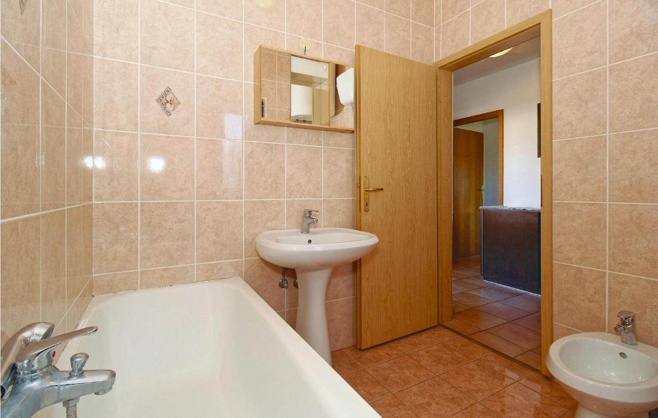 Awesome Apartment In Porec With Kitchen Buitenkant foto