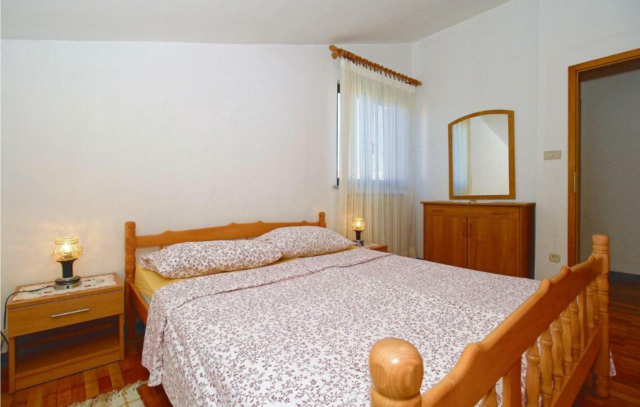Awesome Apartment In Porec With Kitchen Buitenkant foto